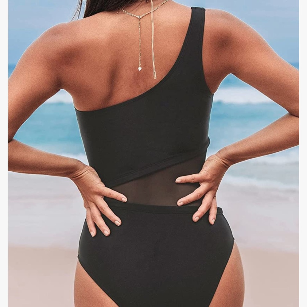 NWT. CUPSHE Women One Piece Swimsuit One Shoulder.